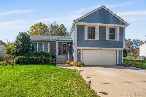 2167 Countryside Cir, Naperville, IL 60565