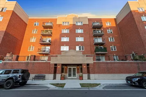 3303 Grove Ave #600, Berwyn, IL 60402