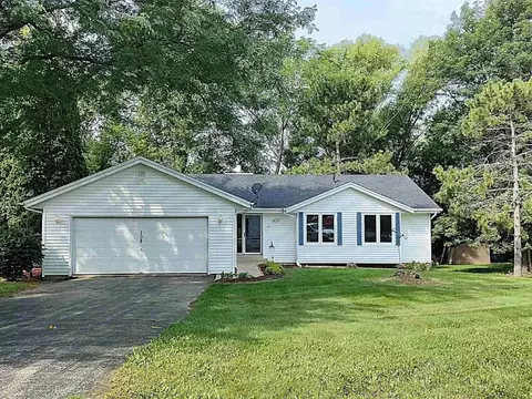 108 James Cir, Poplar Grove, IL 61065
