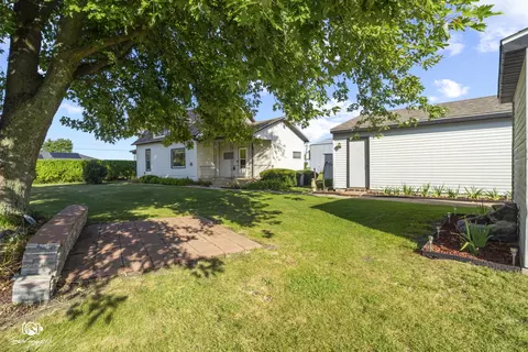 Exterior - 106 S Shelly Ave, Reddick, IL 60961 photo 2 of 5