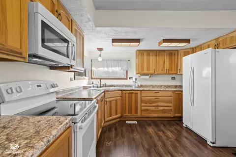 Kitchen - 106 S Shelly Ave, Reddick, IL 60961 photo 3 of 4