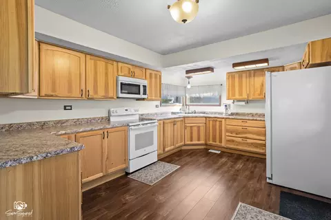 Kitchen - 106 S Shelly Ave, Reddick, IL 60961 photo 2 of 4