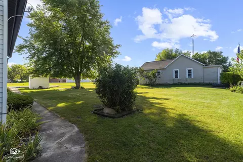Exterior - 106 S Shelly Ave, Reddick, IL 60961 photo 4 of 5
