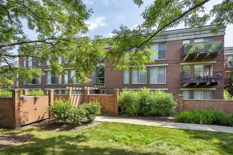 372 Kelburn Rd #313, Deerfield, IL 60015