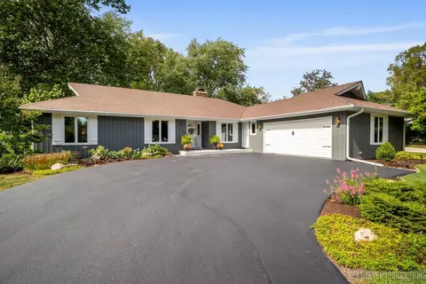 1017 Willow Ln, Batavia, IL 60510