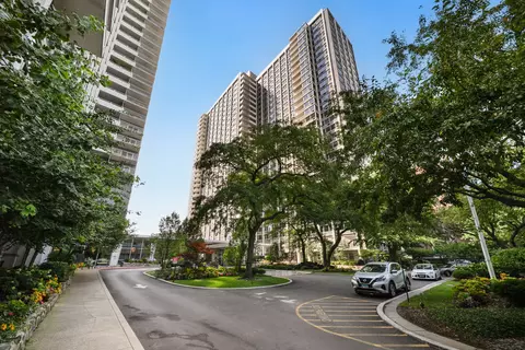 4250 N Marine Dr #1235, Chicago, IL 60613