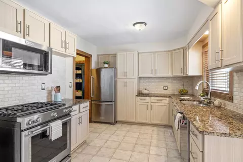 Kitchen - 438 S Wright St, Naperville, IL 60540 photo 1 of 2