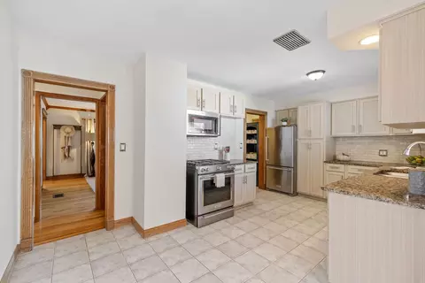 Entry Way - 438 S Wright St, Naperville, IL 60540 photo 1 of 3