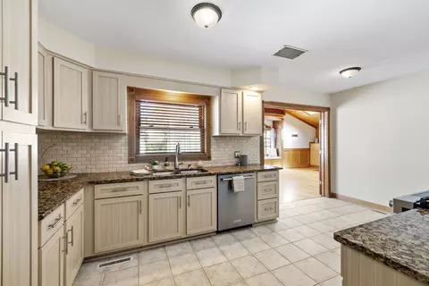 Kitchen - 438 S Wright St, Naperville, IL 60540 photo 2 of 2