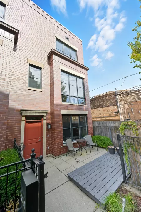 2649 N Hermitage Ave, Chicago, IL 60614