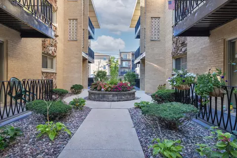 6852 N Northwest Hwy #2B, Chicago, IL 60631