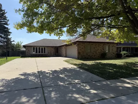 745 Donna Ave, Aurora, IL 60505
