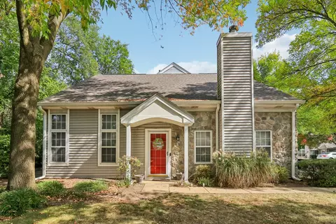 136 Parkview Dr, Wauconda, IL 60084
