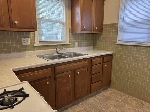 465 Slade Ave, Elgin, IL 60120 photo 4