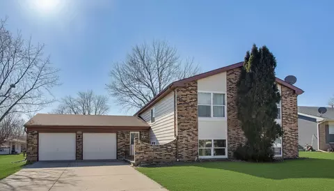 627 Chardonnay Ln, Crystal Lake, IL 60014