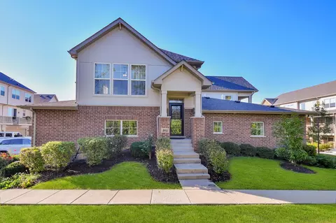 484 Woodmoor Dr, Lombard, IL 60148