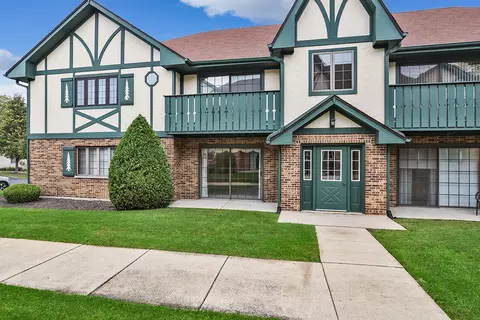 11537 Autobahn Dr E #101, Palos Park, IL 60464