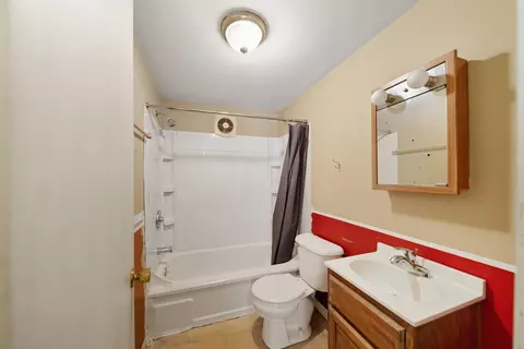 Bath - 2105 Dodge St, Dixon, IL 61021 photo 1 of 1