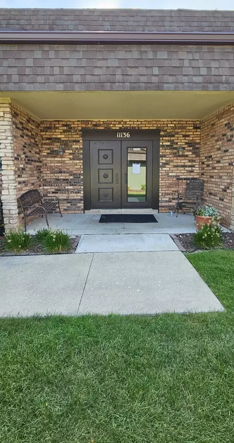 11136 Northwest Rd #2C, Palos Hills, IL 60465