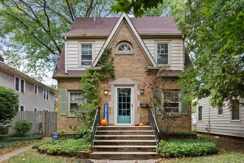 1110 N Ash St, Waukegan, IL 60085