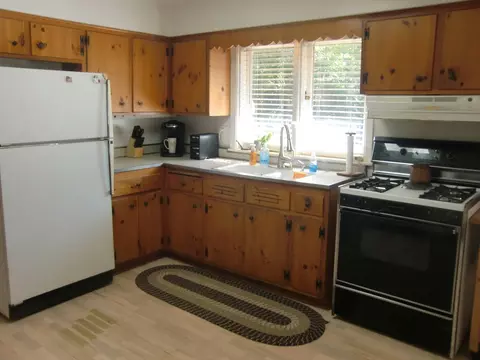 Kitchen - 7357 W 109th St, Worth, IL 60482 photo 4 of 4