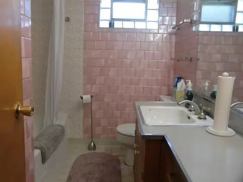 Bath - 7357 W 109th St, Worth, IL 60482 photo 1 of 1