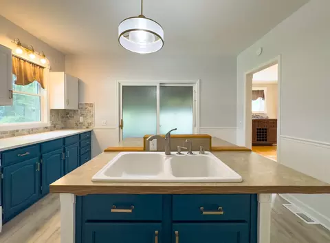 Kitchen - 909 Bellevue Ave, Elgin, IL 60120 photo 6 of 6