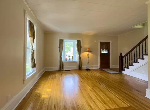 Living - 909 Bellevue Ave, Elgin, IL 60120 photo 4 of 7