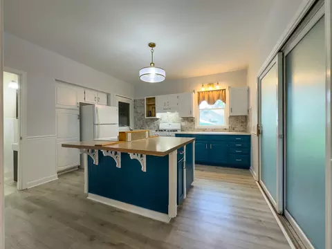 Kitchen - 909 Bellevue Ave, Elgin, IL 60120 photo 1 of 6