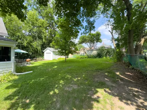 Exterior - 909 Bellevue Ave, Elgin, IL 60120 photo 5 of 8