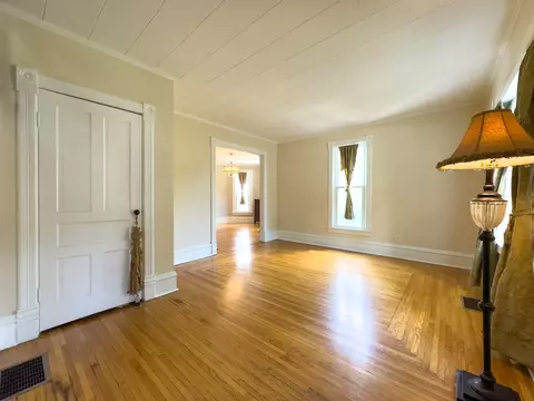 Living - 909 Bellevue Ave, Elgin, IL 60120 photo 1 of 7