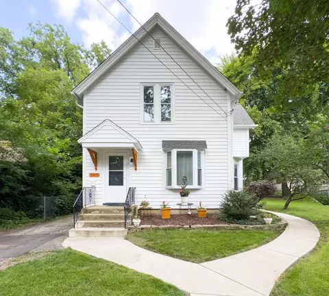 909 Bellevue Ave, Elgin, IL 60120