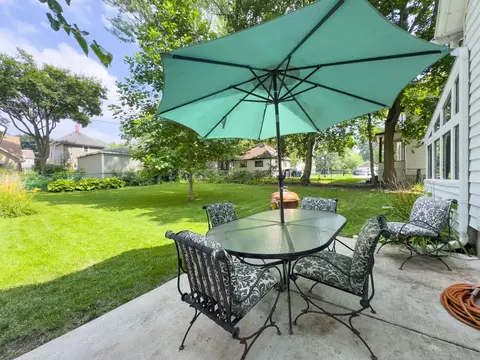 Exterior - 909 Bellevue Ave, Elgin, IL 60120 photo 4 of 8