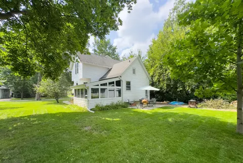 Exterior - 909 Bellevue Ave, Elgin, IL 60120 photo 7 of 8
