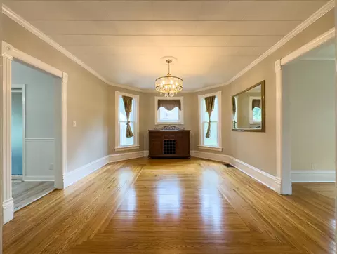 Living - 909 Bellevue Ave, Elgin, IL 60120 photo 5 of 7