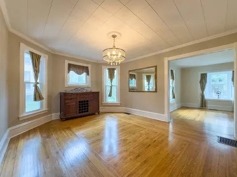 Living - 909 Bellevue Ave, Elgin, IL 60120 photo 6 of 7