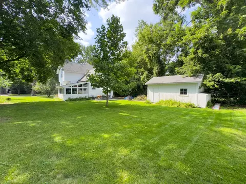 Exterior - 909 Bellevue Ave, Elgin, IL 60120 photo 6 of 8