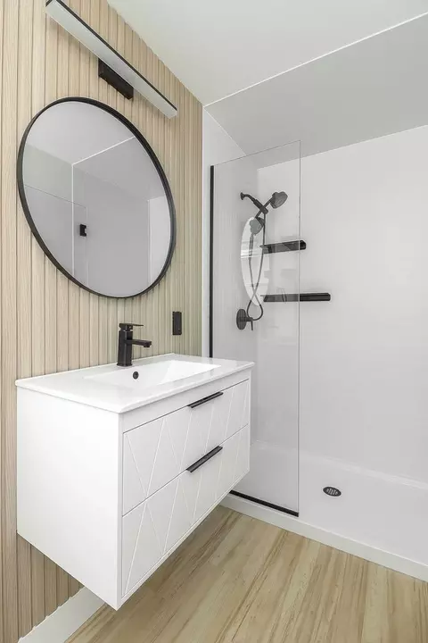 Bath - 4009 Forest Ave, Brookfield, IL 60513 photo 1 of 4
