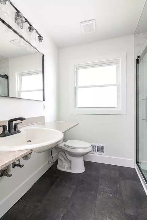 Bath - 4009 Forest Ave, Brookfield, IL 60513 photo 2 of 4
