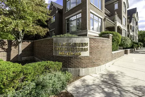 445 Village Green Ct #301, Lincolnshire, IL 60069