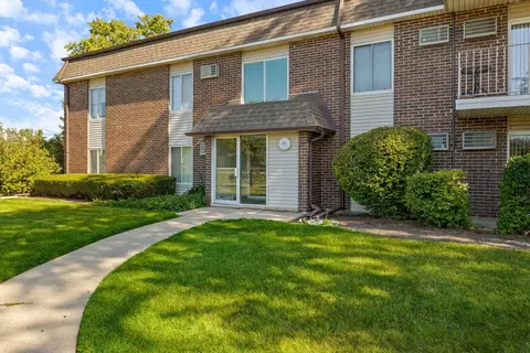 972 Thornton Ln #102, Buffalo Grove, IL 60089