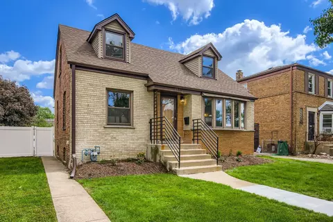 8841 S Utica St, Evergreen Park, IL 60805