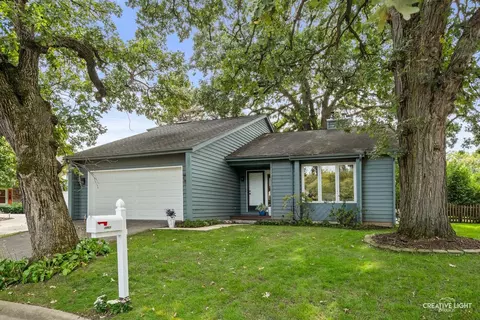 2587 Oakton Ct, Lisle, IL 60532