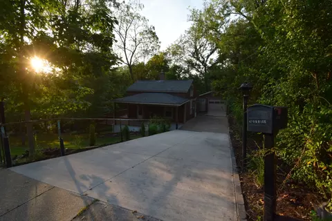 420 N High St, Galena, IL 61036