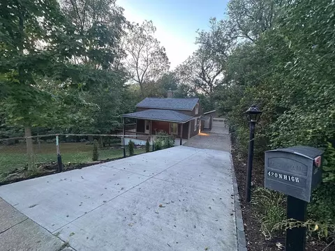 420 N High St, Galena, IL 61036