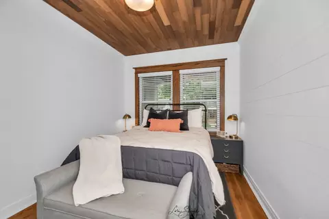 Bedroom - 204 E Burlington St, Riverside, IL 60546 photo 1 of 1