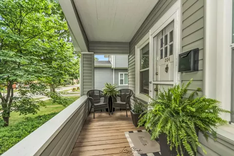 Exterior - 204 E Burlington St, Riverside, IL 60546 photo 2 of 4