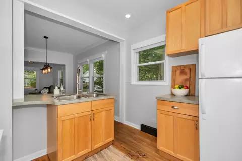 Kitchen - 204 E Burlington St, Riverside, IL 60546 photo 2 of 2