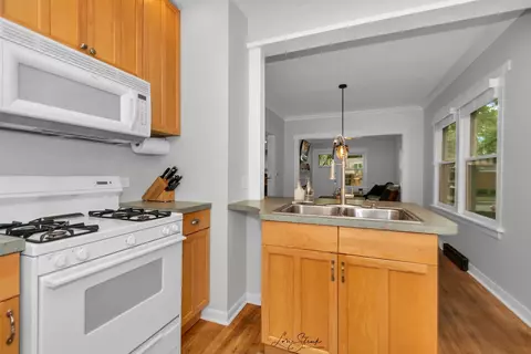Kitchen - 204 E Burlington St, Riverside, IL 60546 photo 1 of 2