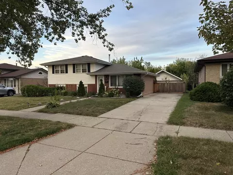 10501 Forest Ln, Chicago Ridge, IL 60415